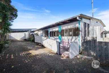 House For Sale - VIC - Dalyston - 3992 - Charming Country Retreat  (Image 2)