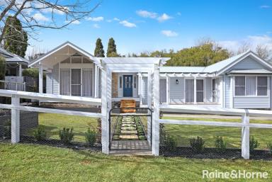 House For Sale - NSW - Bowral - 2576 - 'Mulberry Lodge'- Executive Residence in Old Bowral  (Image 2)