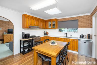 House For Lease - NSW - Kooringal - 2650 - FAMILY-FRIENDLY LIVING WITH SPACE, COMFORT & BONUS FEATURES!  (Image 2)