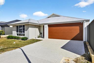 House For Sale - WA - Yanchep - 6035 - 2022 Built Family Home in Yanchep – 4x2, Great for First-Home Buyers!  (Image 2)