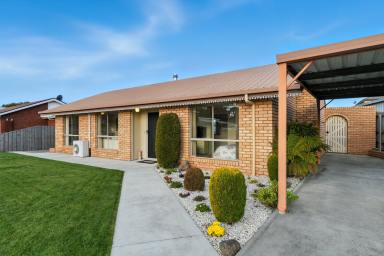 House For Sale - TAS - Austins Ferry - 7011 - Immaculate Home, Convenient Lifestyle!  (Image 2)