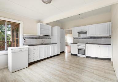 House For Lease - NSW - Kiama - 2533 - Charming Coastal Cottage in the Heart of Kiama  (Image 2)