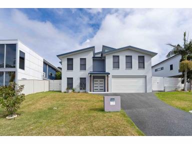House For Sale - NSW - Forster - 2428 - The Ultimate Entertainer’s Dream in the Heart of Forster  (Image 2)