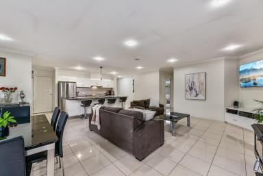 House For Sale - SA - Penola - 5277 - Expansive Family Living in Great Location  (Image 2)