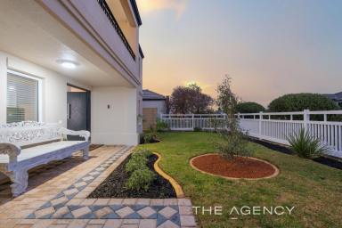 House For Sale - WA - Mindarie - 6030 - MINDARIE MASTERPIECE WITH OCEAN VIEWS  (Image 2)