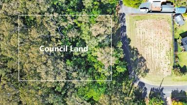Residential Block For Sale - QLD - Macleay Island - 4184 - 819m² North-Facing Corner Block — Central Location  (Image 2)