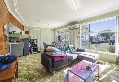 House For Sale - NSW - South Grafton - 2460 - NEAT PRACTICAL HOME RETURNING $450 PER WEEK  (Image 2)