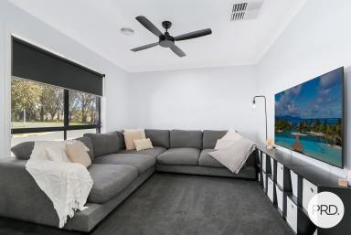 House For Sale - VIC - Baranduda - 3691 - A HOME YOU'LL NEVER WANT TO LEAVE  (Image 2)