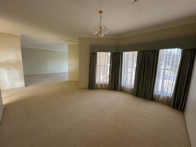 House For Lease - NSW - Tumut - 2720 - 3 Bedroom Home  (Image 2)