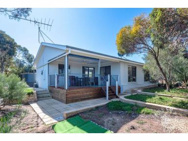 House For Sale - SA - Mannum - 5238 - An absolute gem on a great block  (Image 2)