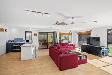 House For Sale - WA - Dunsborough - 6281 - Earthy Escape  (Image 2)