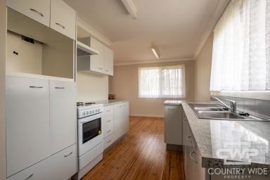 House For Lease - NSW - Glen Innes - 2370 - Spacious Family Home  (Image 2)
