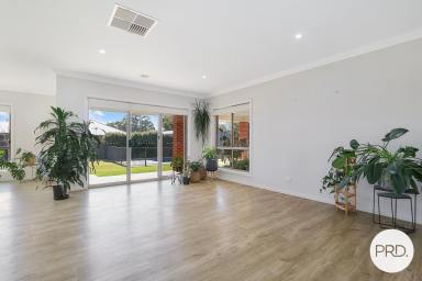 House Leased - NSW - Thurgoona - 2640 - SPACIOUS 4 BEDROOM FAMILY HOME WITH POOL, SHED AND RESERVE OUTLOOK!  (Image 2)