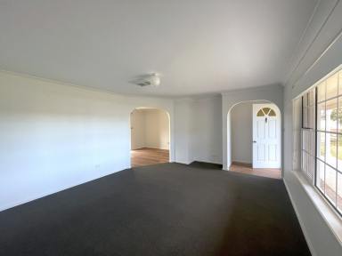 House For Sale - NSW - Gundagai - 2722 - Recently renovated 3 Bedroom Family Home  (Image 2)