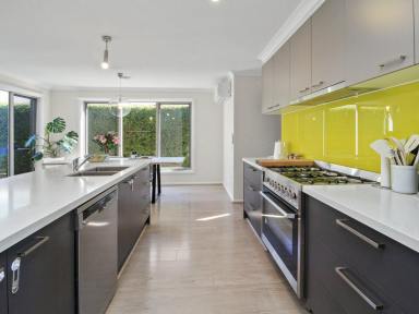 House For Sale - VIC - Bairnsdale - 3875 - FAMILY SIZE SPACE WITH A GREAT LAYOUT  (Image 2)