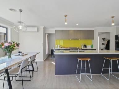 House For Sale - VIC - Bairnsdale - 3875 - FAMILY SIZE SPACE WITH A GREAT LAYOUT  (Image 2)
