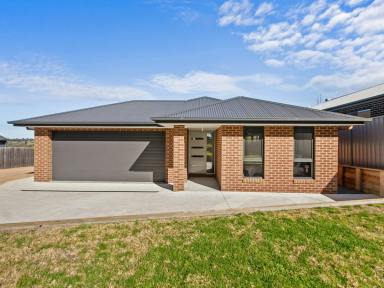 House For Sale - VIC - Wy Yung - 3875 - MODERN HOME WITH SHED AND VIEWS  (Image 2)
