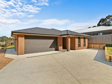 House For Sale - VIC - Wy Yung - 3875 - MODERN HOME WITH SHED AND VIEWS  (Image 2)