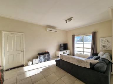 Unit For Sale - NSW - Gundagai - 2722 - Neat & tidy unit close to Gundagai's CBD  (Image 2)