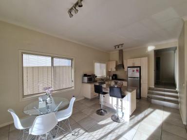 Unit For Sale - NSW - Gundagai - 2722 - Neat & tidy unit close to Gundagai's CBD  (Image 2)