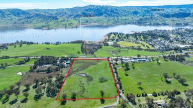 Lifestyle For Sale - VIC - Tallangatta - 3700 - Lifestyle with a view of the Weir  (Image 2)