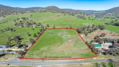 Lifestyle For Sale - VIC - Tallangatta - 3700 - Lifestyle with a view of the Weir  (Image 2)