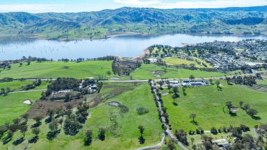 Lifestyle Auction - VIC - Tallangatta - 3700 - Lifestyle with a view of the Weir  (Image 2)