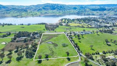 Lifestyle Auction - VIC - Tallangatta - 3700 - Lifestyle with a view of the Weir  (Image 2)
