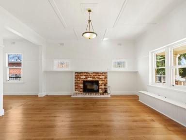 House For Sale - VIC - Bairnsdale - 3875 - CHARACTER & CHARM IN THE HEART OF BAIRNSDALE  (Image 2)