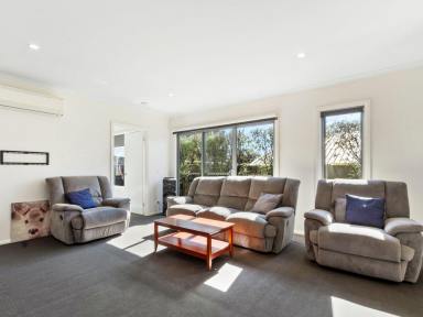 Unit For Sale - VIC - East Bairnsdale - 3875 - TOWN HOUSE NEAR HOWITT PARK  (Image 2)