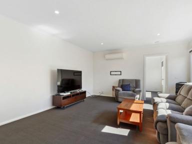 Unit For Sale - VIC - East Bairnsdale - 3875 - TOWN HOUSE NEAR HOWITT PARK  (Image 2)