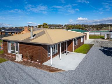 House For Sale - TAS - Beauty Point - 7270 - Shed, House, Backyard!  (Image 2)