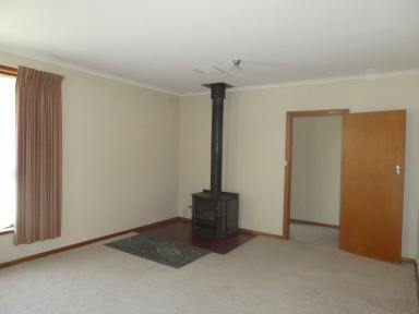 House For Lease - VIC - Bairnsdale - 3875 - FAMILY HOME  (Image 2)