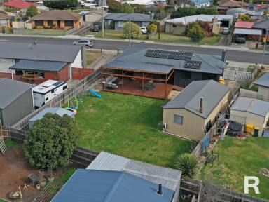 House For Sale - TAS - New Norfolk - 7140 - Modern Style Family Home  (Image 2)