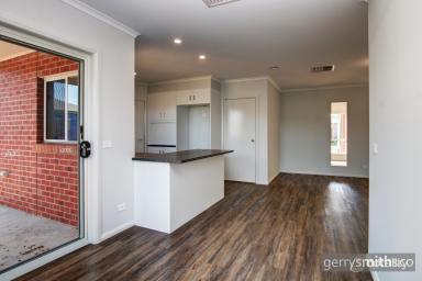 House For Lease - VIC - Horsham - 3400 - Modern 3 Bedroom Townhouse in West Location  (Image 2)