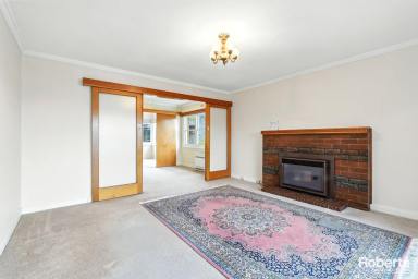 House For Lease - TAS - Claremont - 7011 - Convenient Home in Convenient Location!  (Image 2)