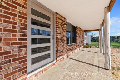 Acreage/Semi-rural For Sale - WA - Bakers Hill - 6562 - "Bakers Hill Beauty"  (Image 2)