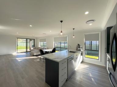 House For Sale - NSW - Gundagai - 2722 - Modern style in a quiet location !  (Image 2)