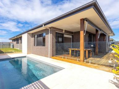 House For Sale - NSW - Old Bar - 2430 - SPACIOUS ENTERTAINER READY FOR SUMMER  (Image 2)