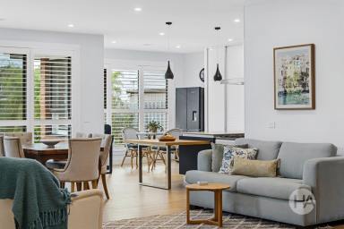 House For Sale - VIC - Balnarring - 3926 - A Unique Blend of Spacious, Stylish Living  (Image 2)