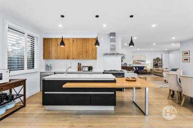 House For Sale - VIC - Balnarring - 3926 - A Unique Blend of Spacious, Stylish Living  (Image 2)