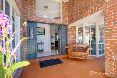 House For Sale - VIC - Launching Place - 3139 - A YARRA VALLEY RETREAT WITH VIEWS THAT WILL STEAL YOUR HEART!  (Image 2)