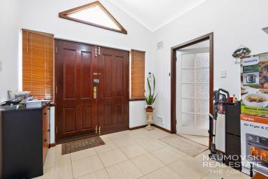 House For Sale - WA - Noranda - 6062 - DUAL LIVING POTENTIAL!  (Image 2)
