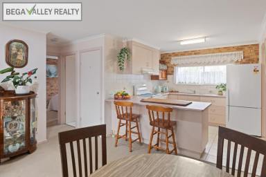 Unit For Sale - NSW - Bega - 2550 - MOVE IN READY TWO BEDROOM UNIT WITH GARAGE  (Image 2)