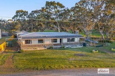 House For Sale - VIC - Glenthompson - 3293 - Renovators delight with Grampians views and huge potential  (Image 2)