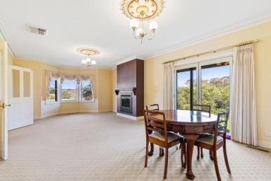House For Sale - VIC - White Hills - 3550 - Spacious Family Living on an Elevated Half-Acre Block  (Image 2)