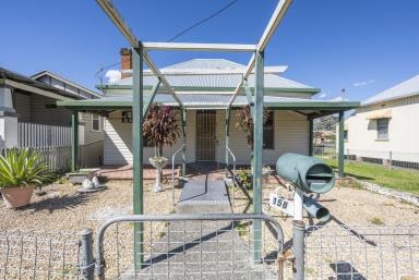 House For Sale - NSW - Grafton - 2460 - OLD-SCHOOL CHARM MEETS ENDLESS POTENTIAL  (Image 2)