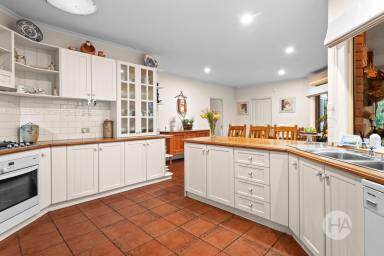 House For Sale - VIC - Rosebud - 3939 - Poolside Coastal Country Charm  (Image 2)