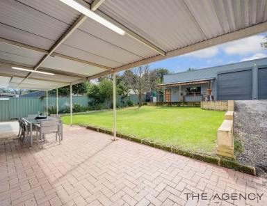 House For Sale - WA - Lesmurdie - 6076 - 5 X 2 DUAL- LIVING, PLUS  !  (Image 2)