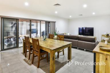 House For Sale - VIC - Mildura - 3500 - Easy Living, Easy Life – Murry River Lifestyle  (Image 2)